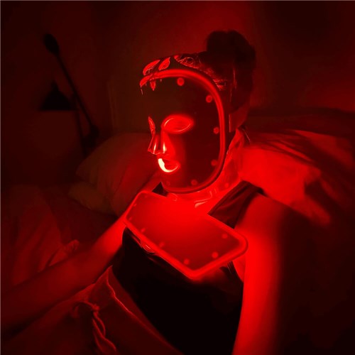 FR005-fringe-red-light-face-mask-1