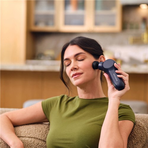 RT0004424-6A40-therabody-thermFace-massager-1