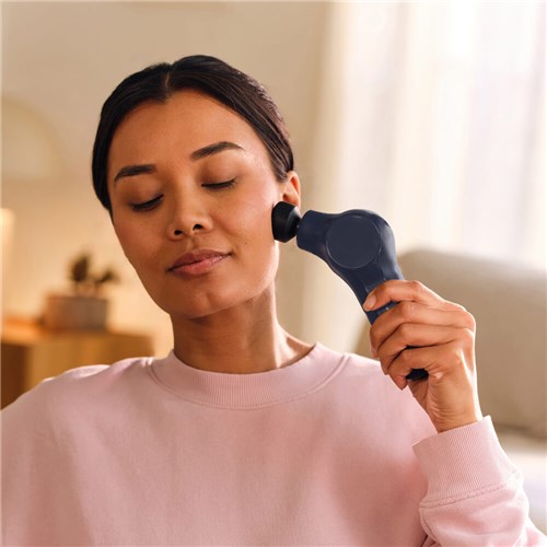RT0004424-6A40-therabody-thermFace-massager-1